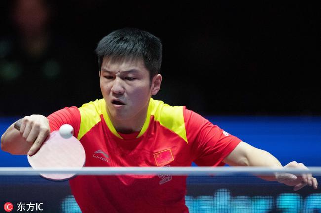 从两队过去 从两队过去